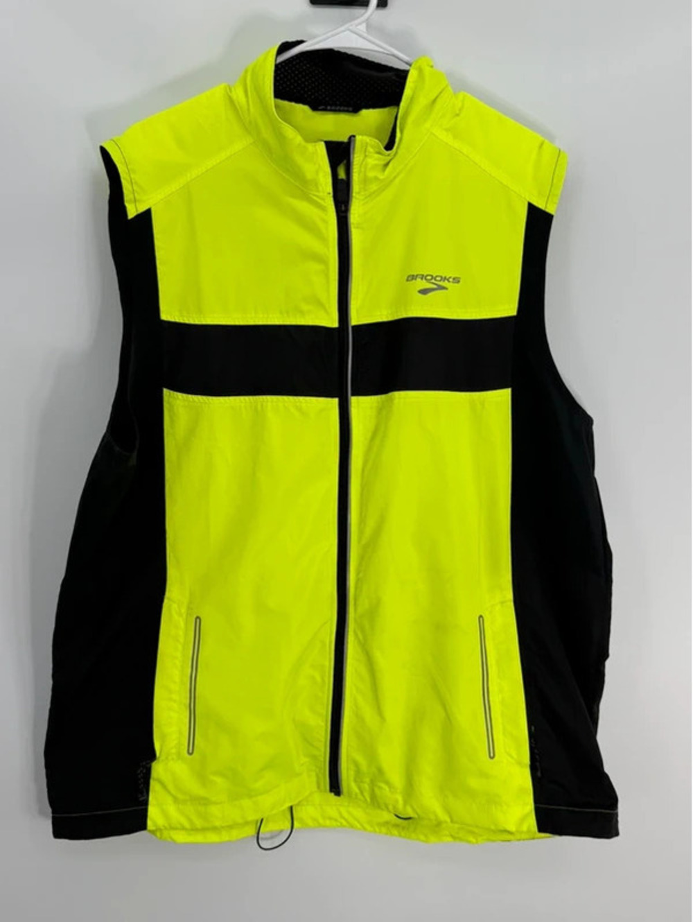 Brooks Men's XXL Yellow and Black Running Vest with Sheltershell Technology